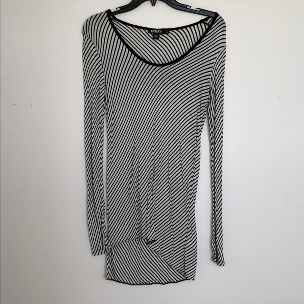 DKNY👄Long sleeve lightweight NWOT